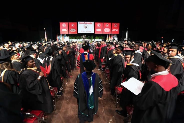 Discover the benefits of a Master of Laws (LLM) degree in the UK, get specialisations, and how an LLM can advance international legal career